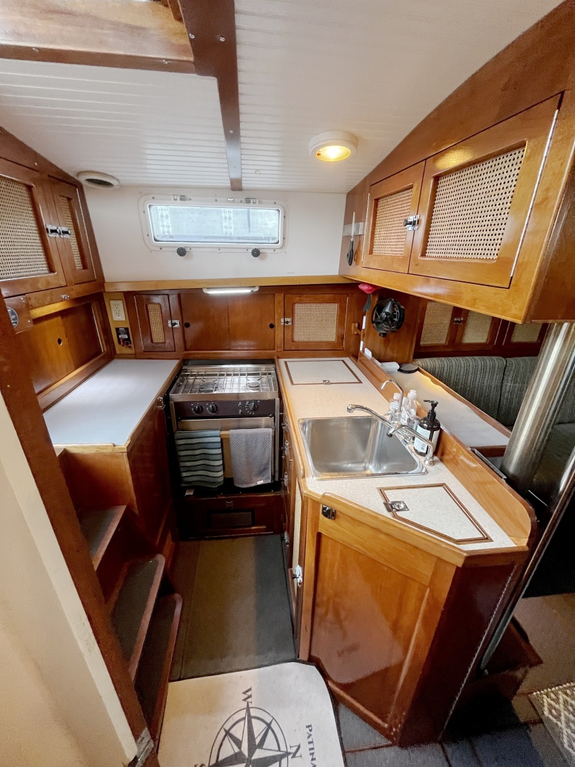 PATINA 35ft Brewer Yacht For Sale PATINA 35ft Brewer Yacht For Sale