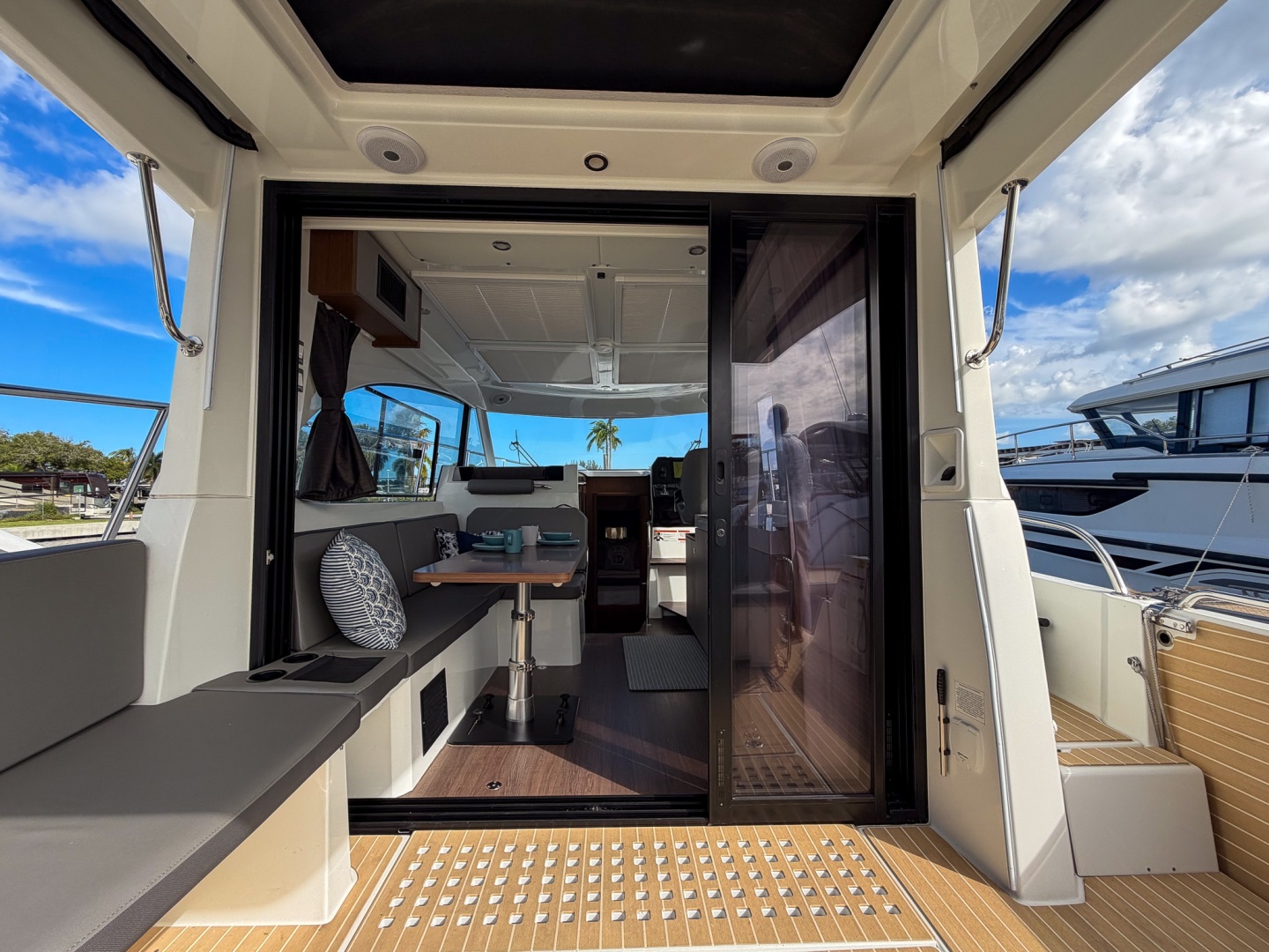 2024 Beneteau Antares 11 Coupe