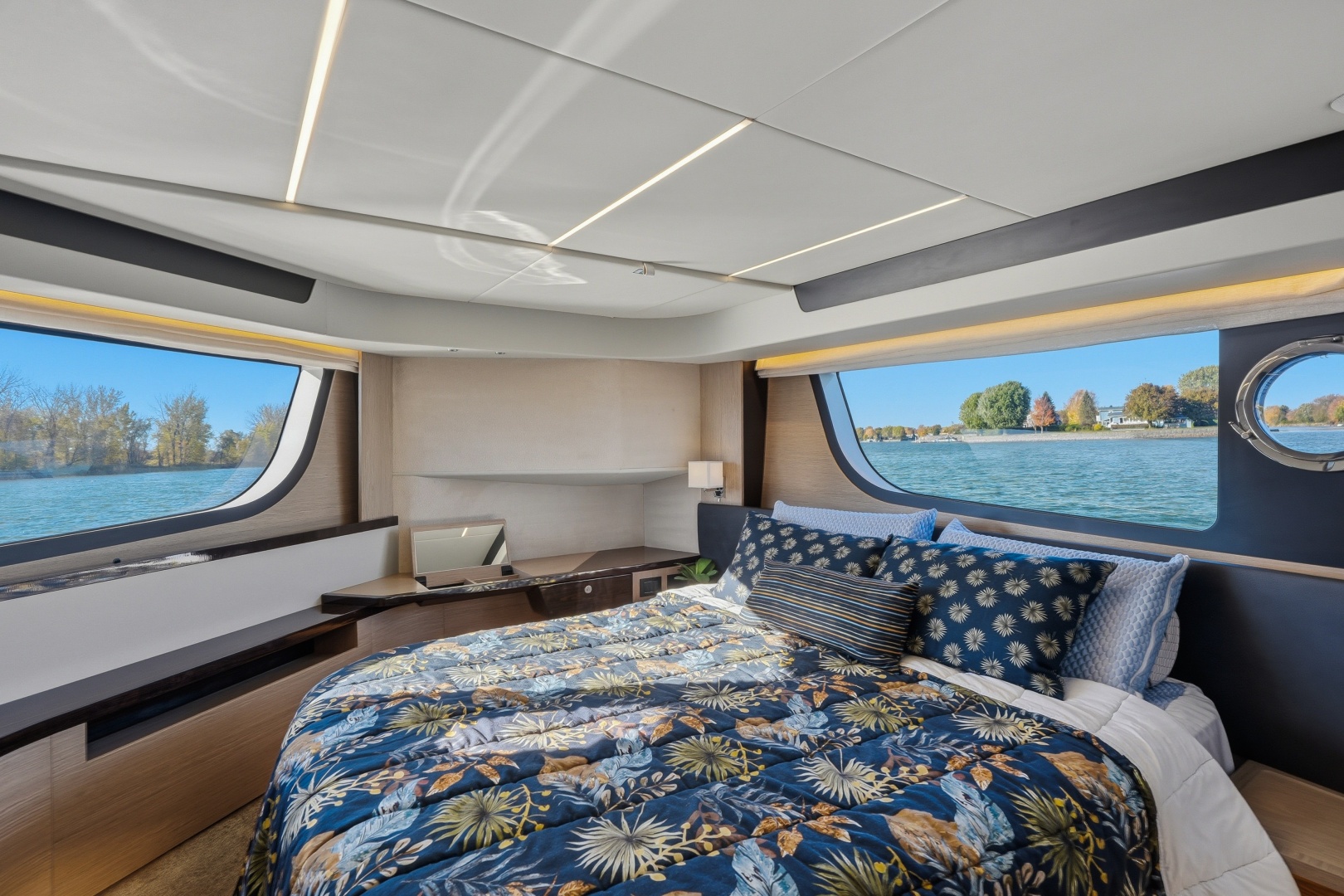 47ft Absolute Yacht For Sale