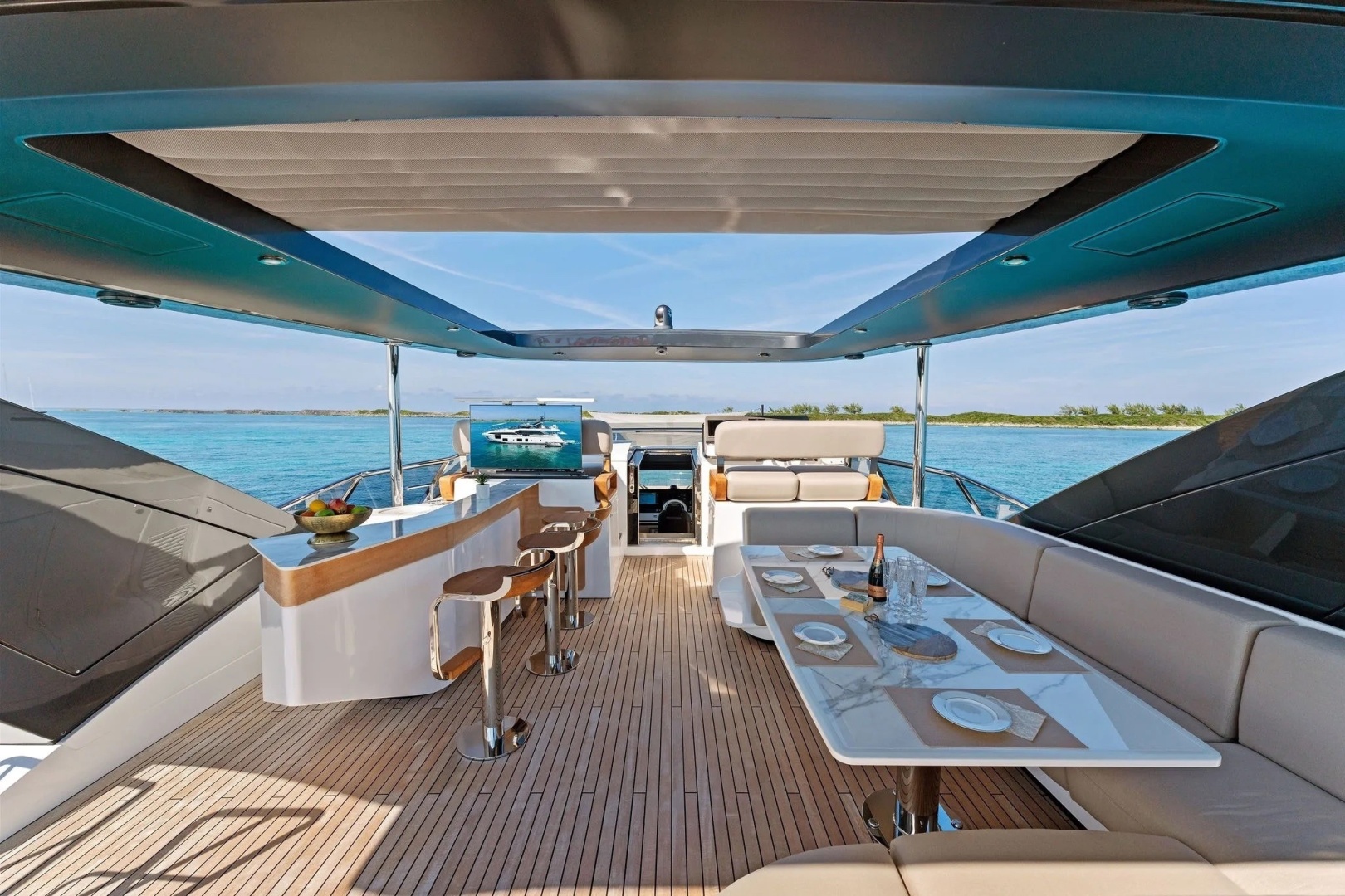 COMPASS — Flybridge dining