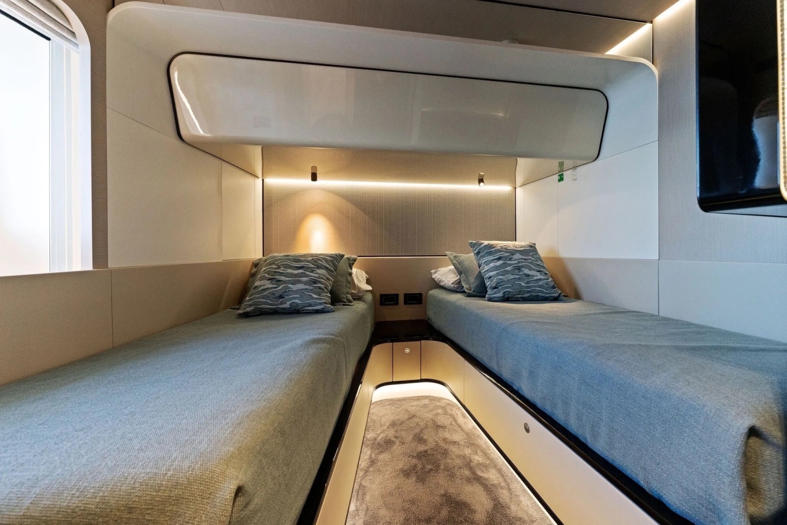 COMPASS 88ft Azimut Yacht For Sale