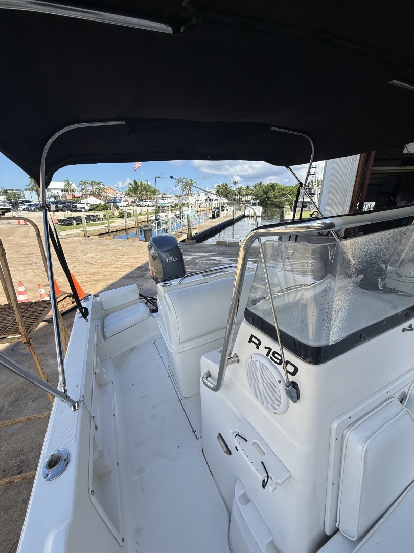 2003 Robalo R190