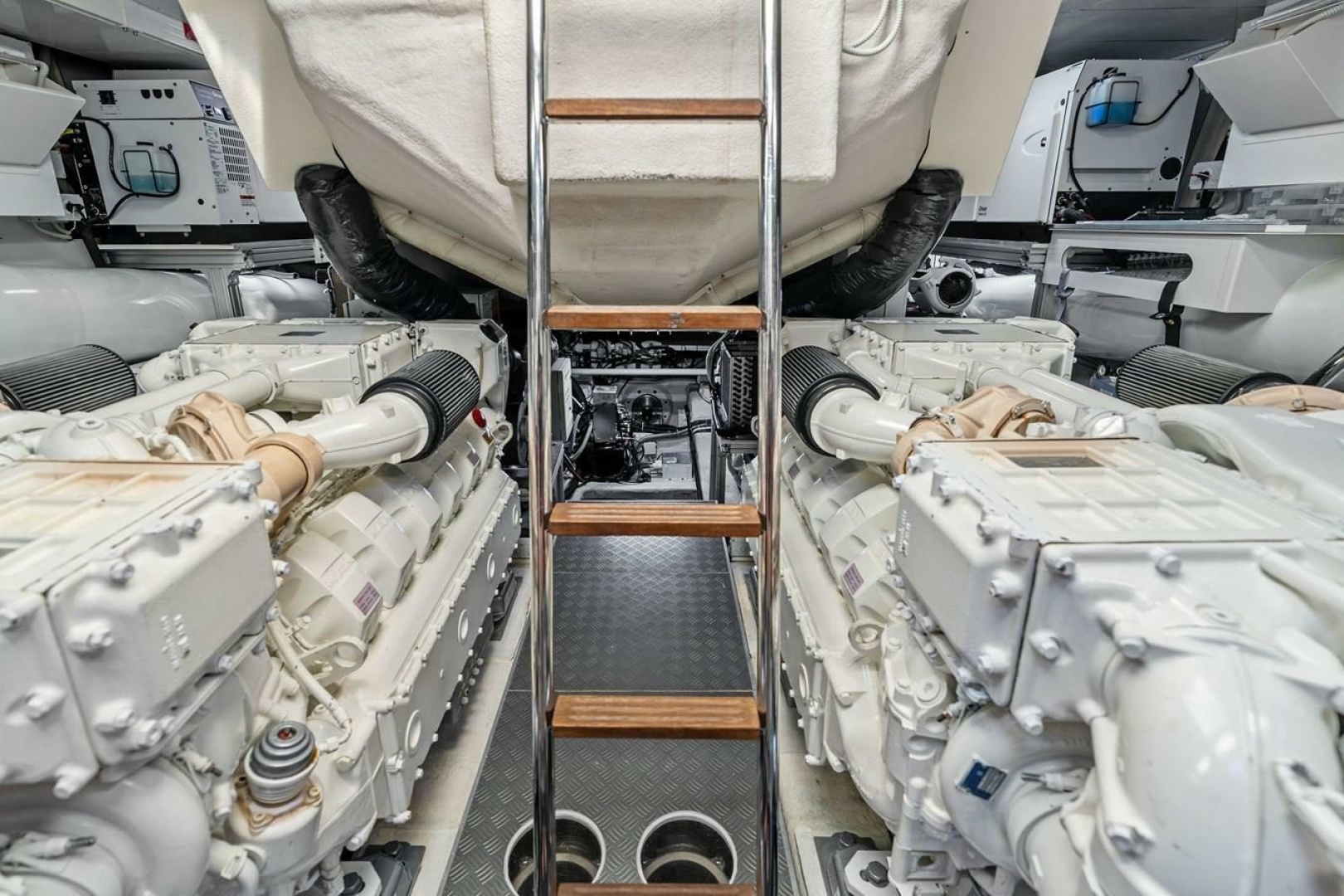 THE BRASS RING 85ft Ferretti Yachts Yacht For Sale