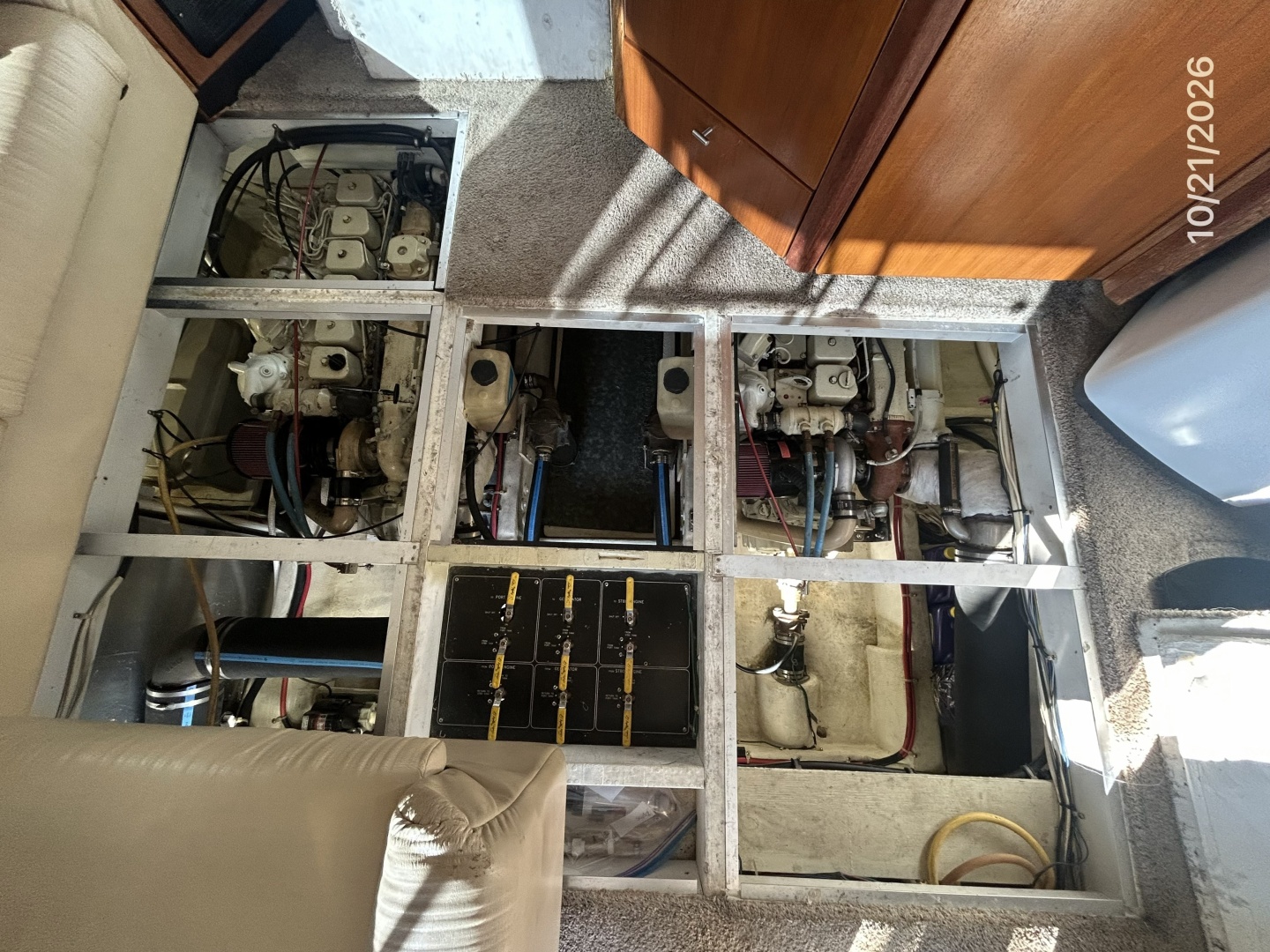 Bayliner 3988 engine room forward access