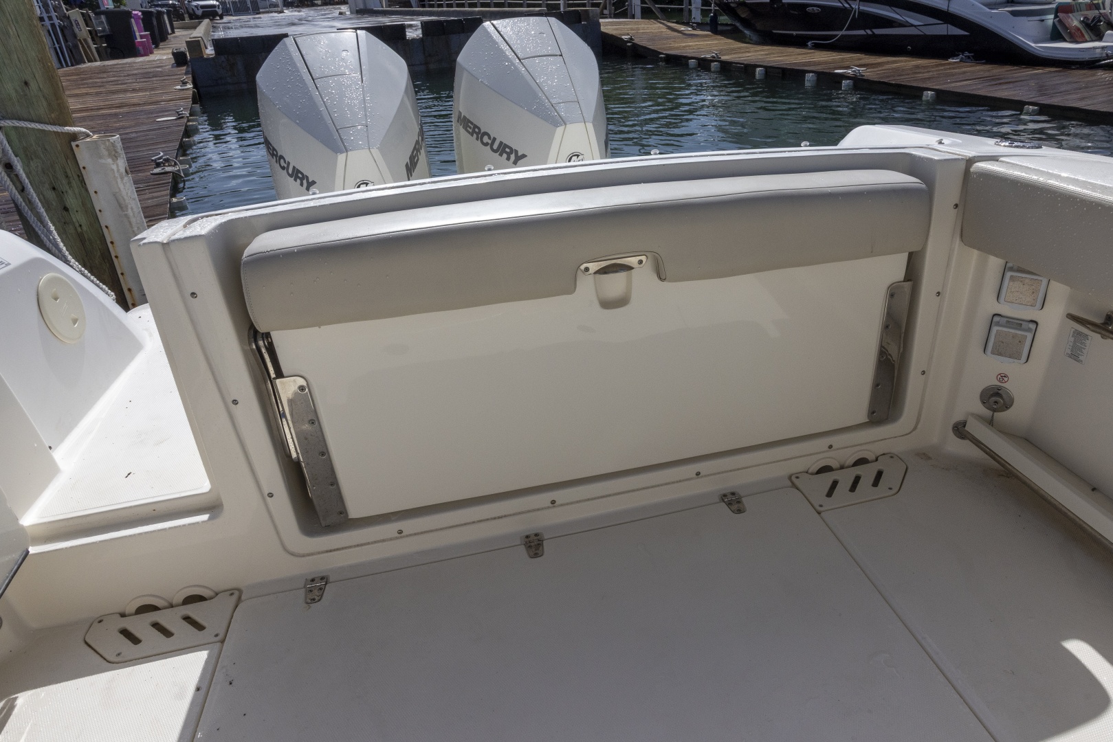 2019 Boston Whaler 270 Vantage