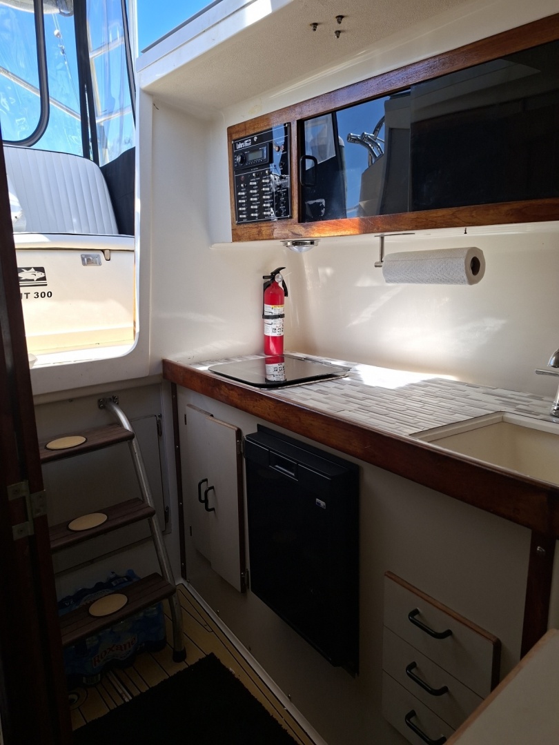 Island Girl 30ft Luhrs Yacht For Sale