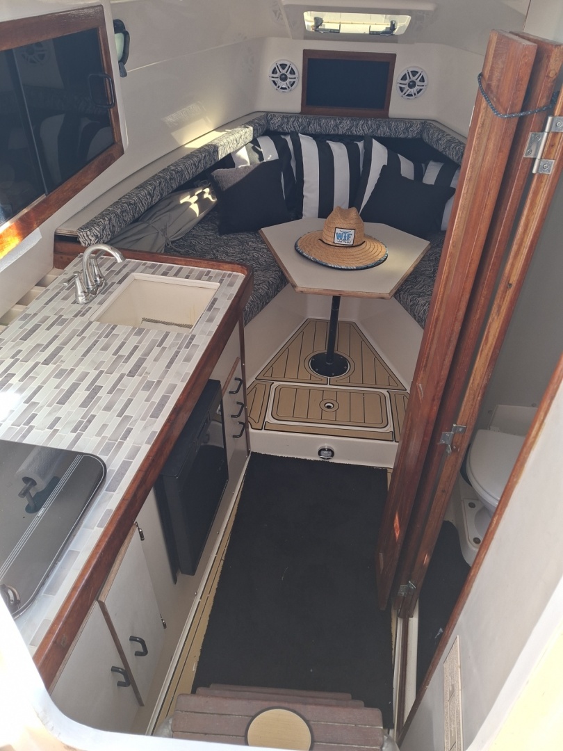 Island Girl 30ft Luhrs Yacht For Sale