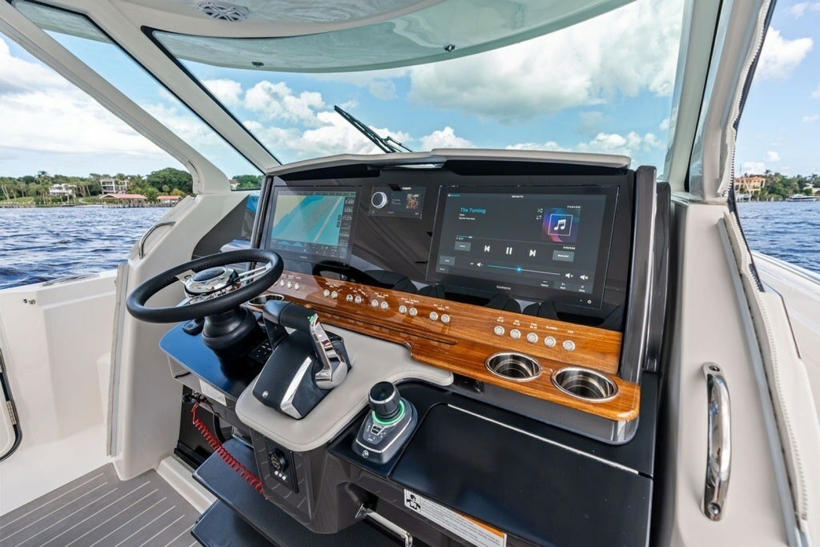 2024 Tiara Yachts 38 LS