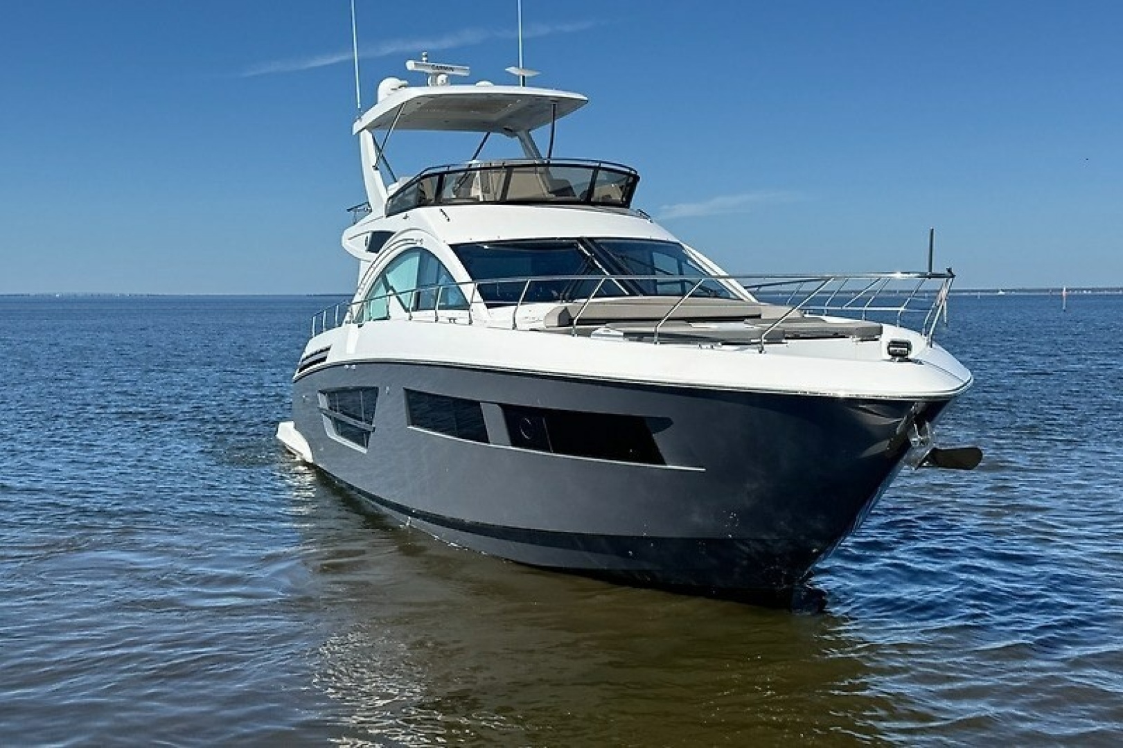 2023 Cruisers Yachts 60 Fly