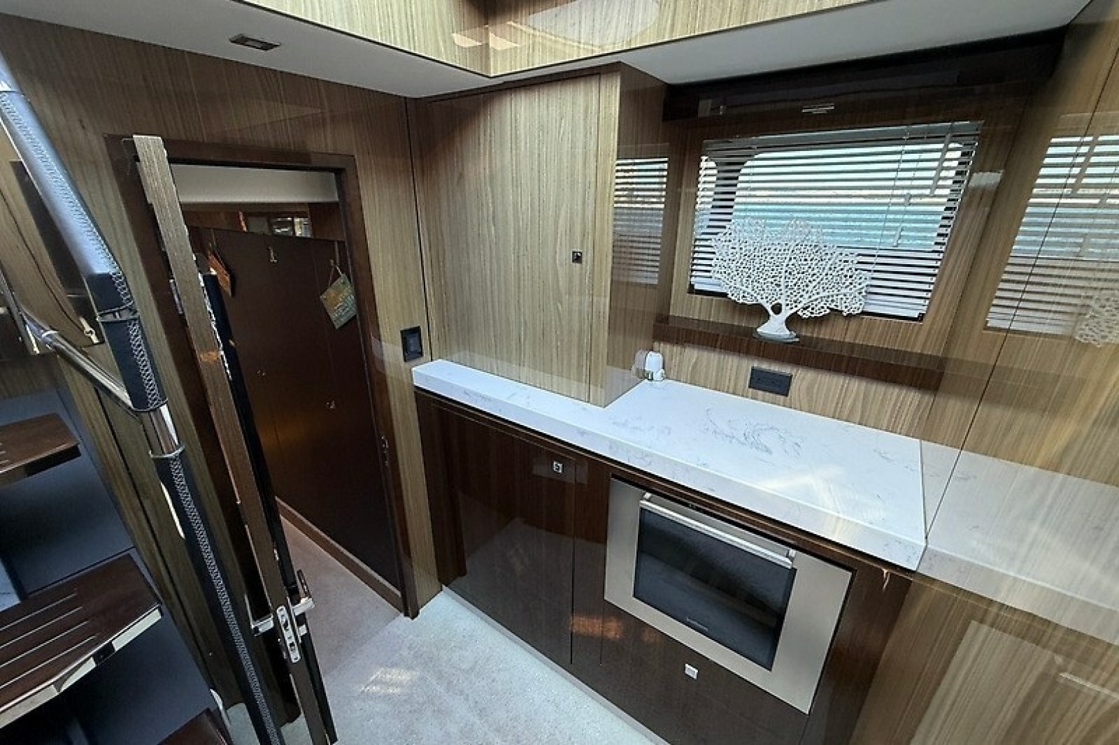 2023 Cruisers Yachts 60 Fly