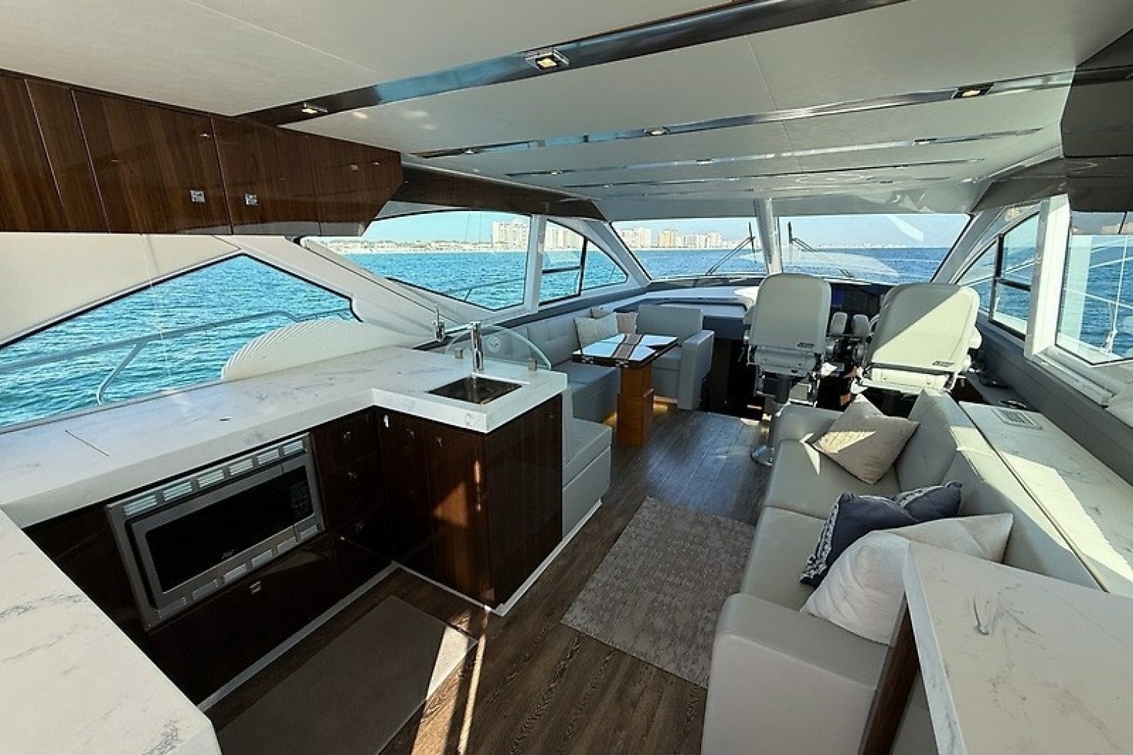 2023 Cruisers Yachts 60 Fly