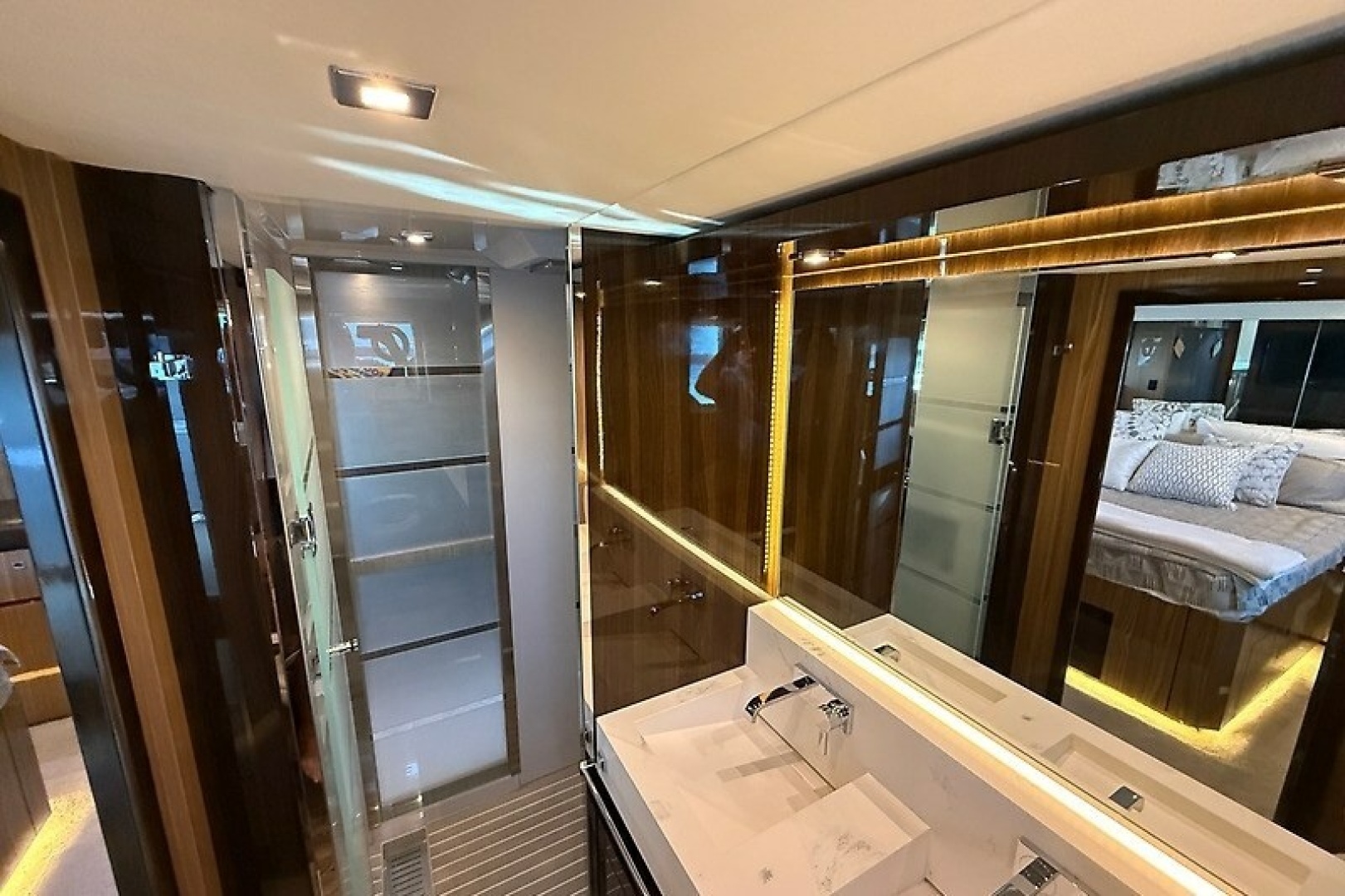 2023 Cruisers Yachts 60 Fly