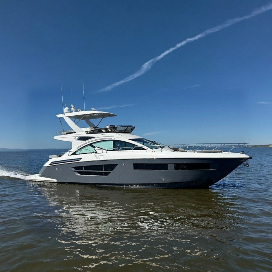 2023 Cruisers Yachts 60 Fly