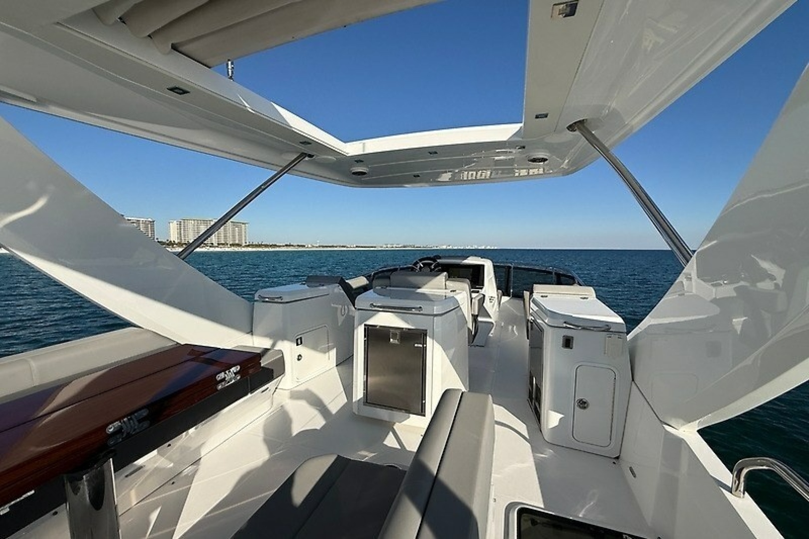 2023 Cruisers Yachts 60 Fly