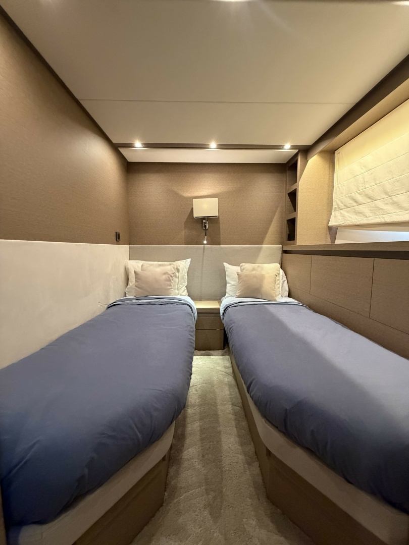 2018 Prestige 680 Flybridge