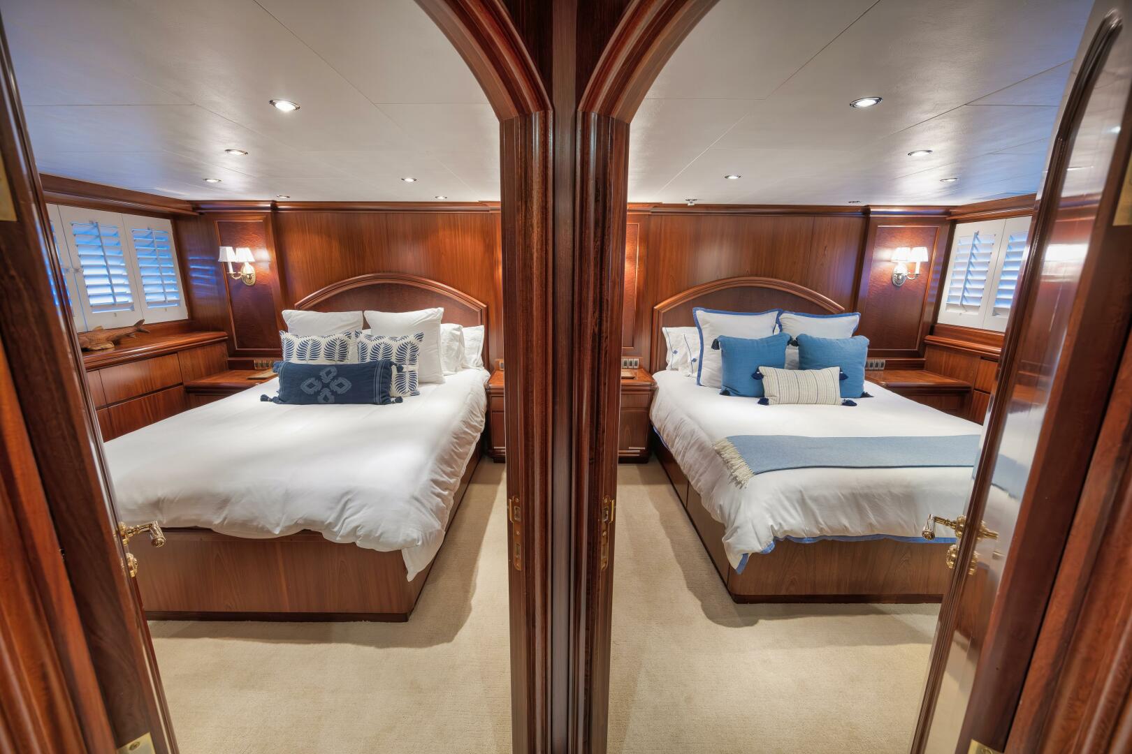2002 Sovereign Raised Pilothouse