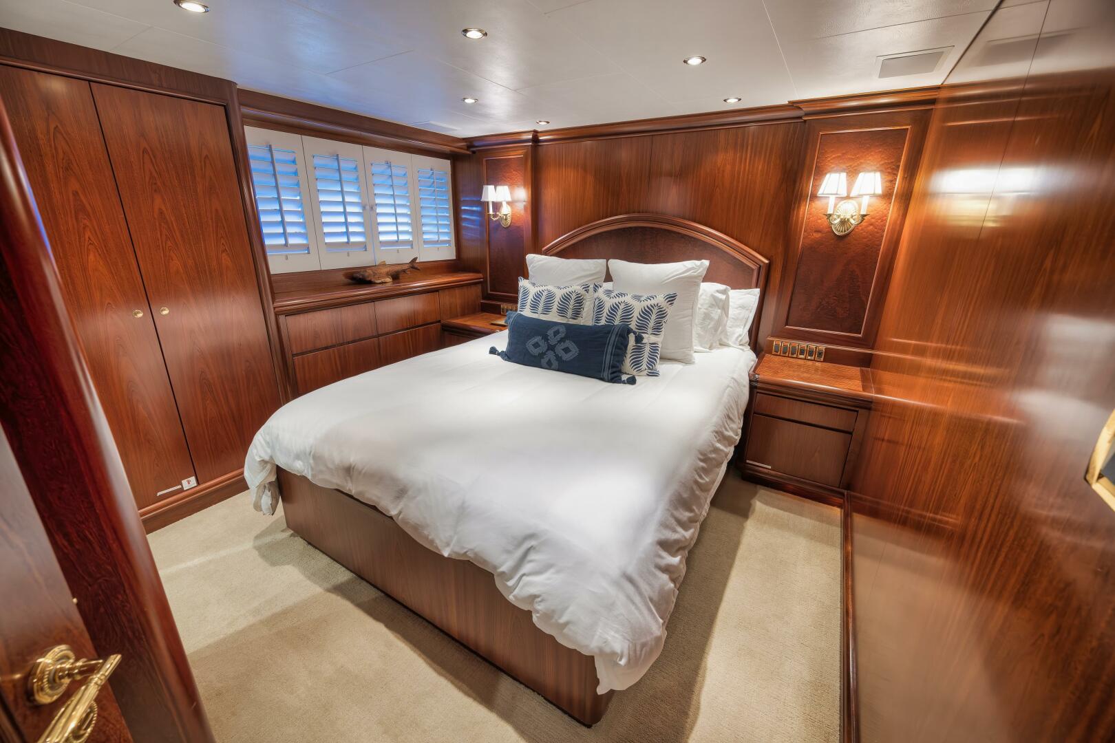 2002 Sovereign Raised Pilothouse