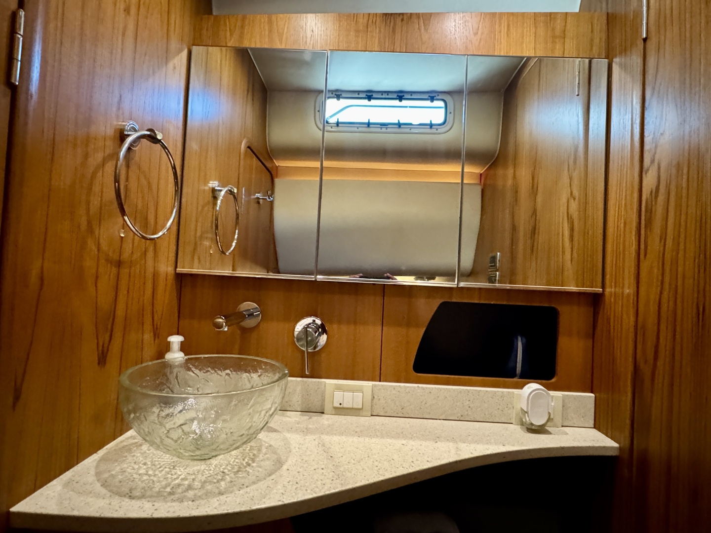 2006 Tiara Yachts 4300 Sovran