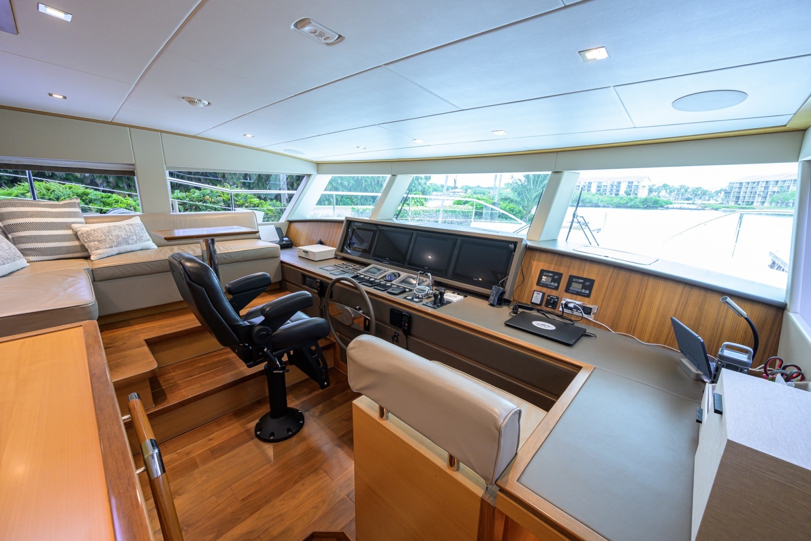 Midnight Moon 85ft Horizon Yacht For Sale