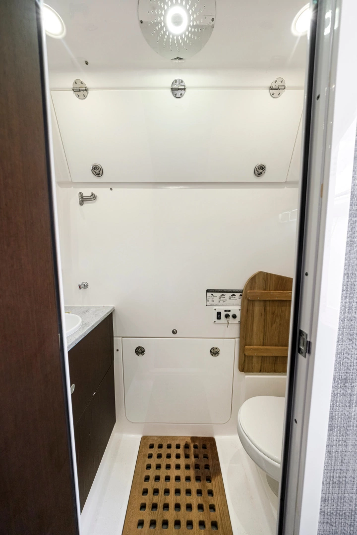 Everglades 395 CC Yacht For Sale