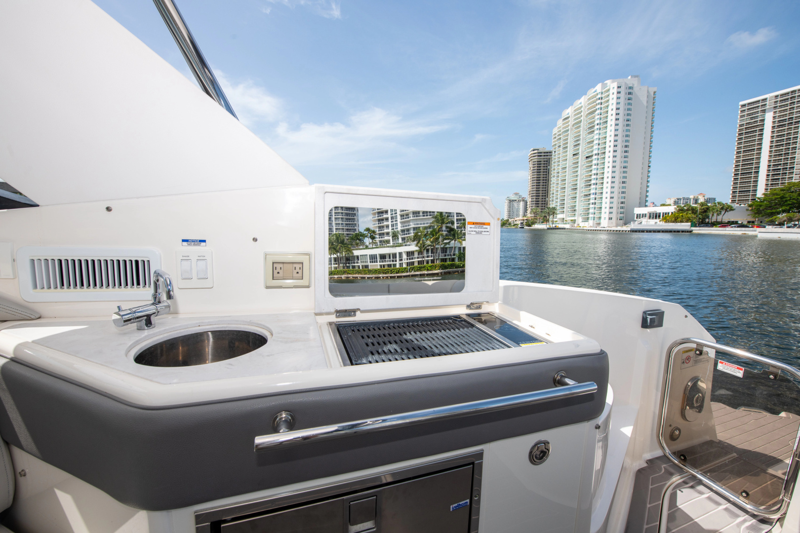 32ft Sea Ray Yacht For Sale