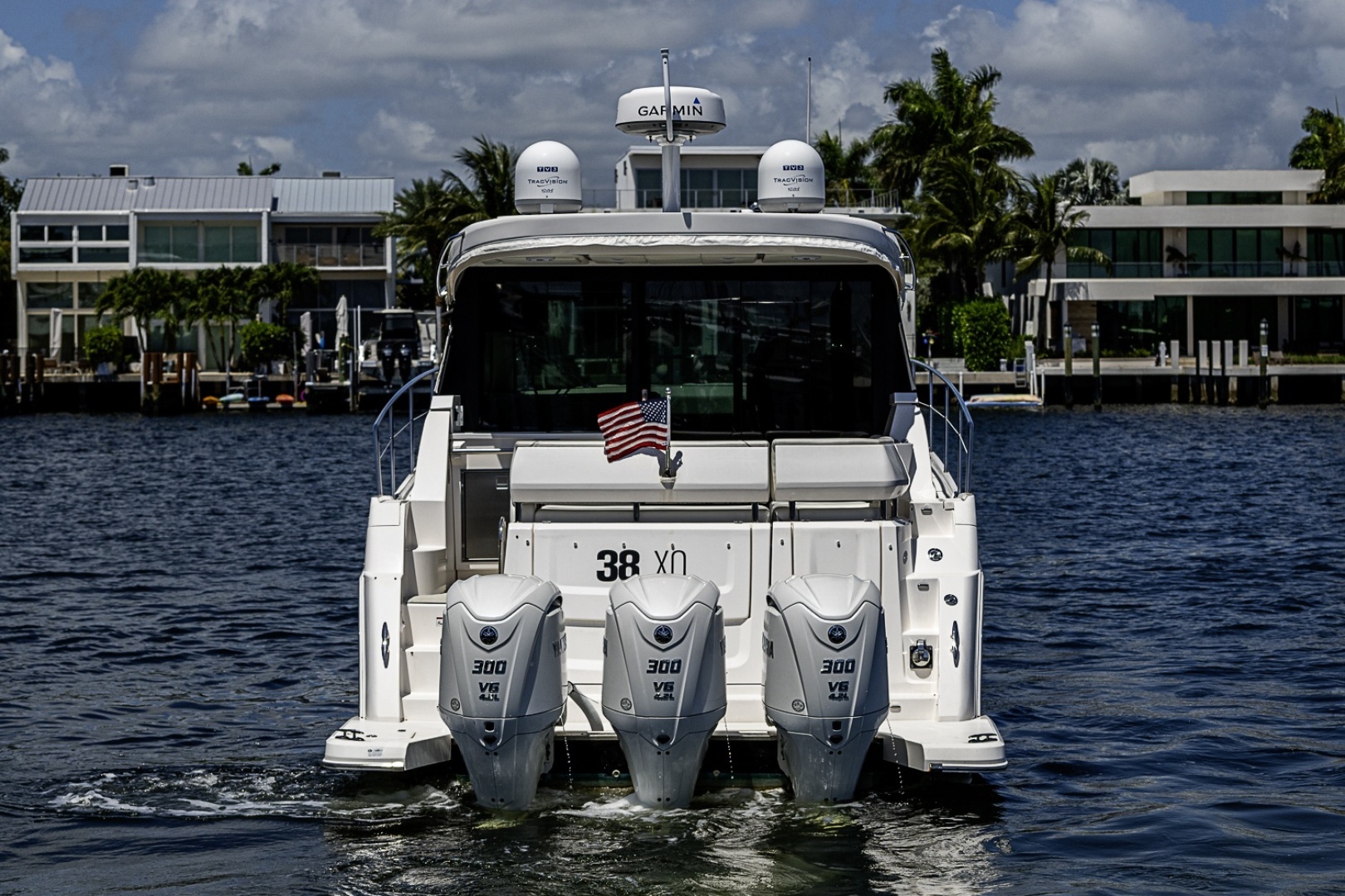 2025 Regal 38 XO — photograph 3