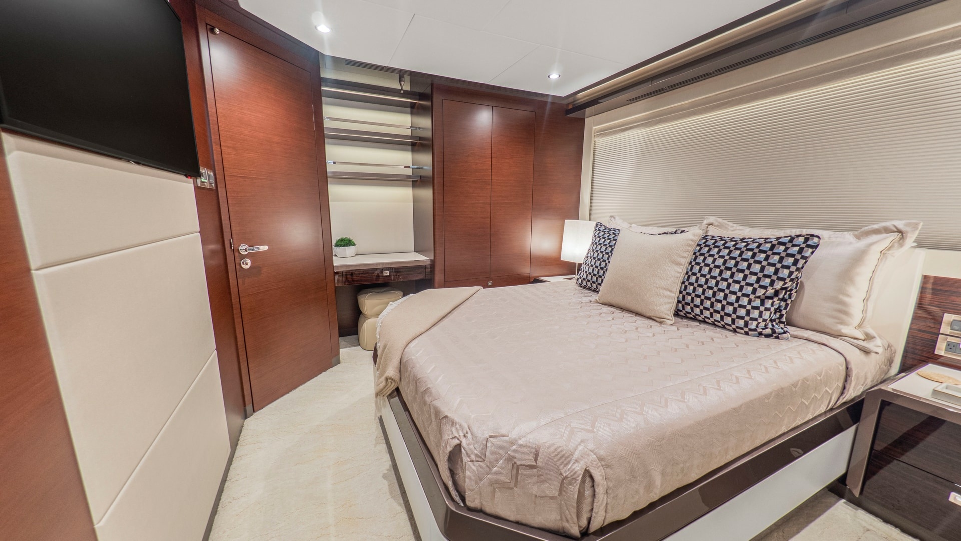 Galati-LONESTAR-Staterooms16