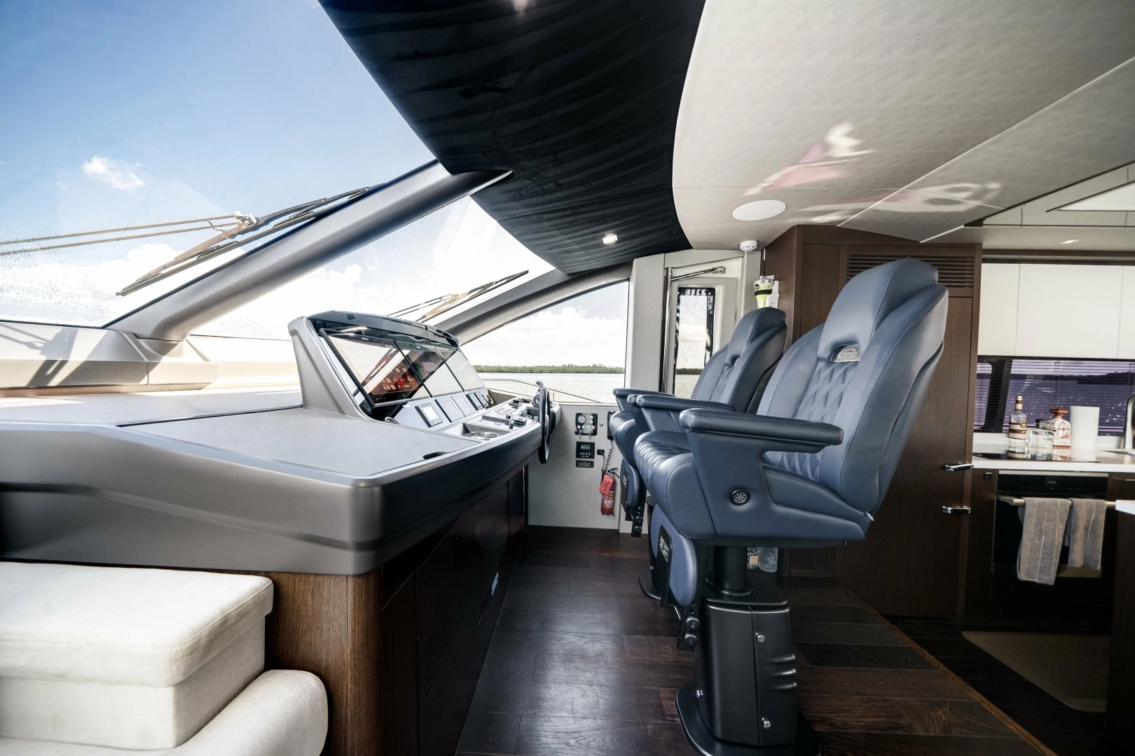 Sunseeker 76 Flybridge Yacht For Sale