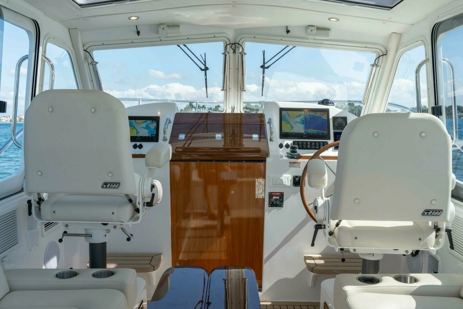 MJM 35 Yacht For Sale