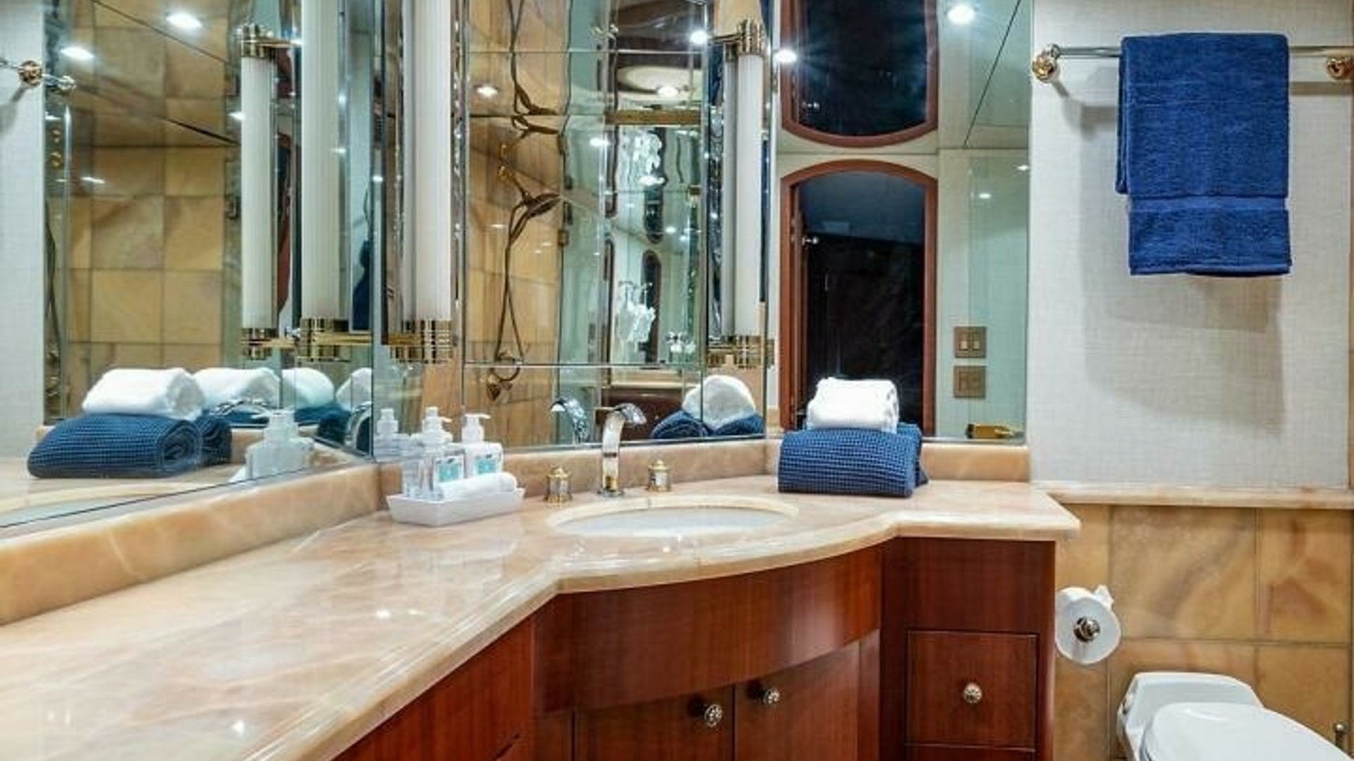 Magnum Ride 100ft Hatteras Yacht For Sale