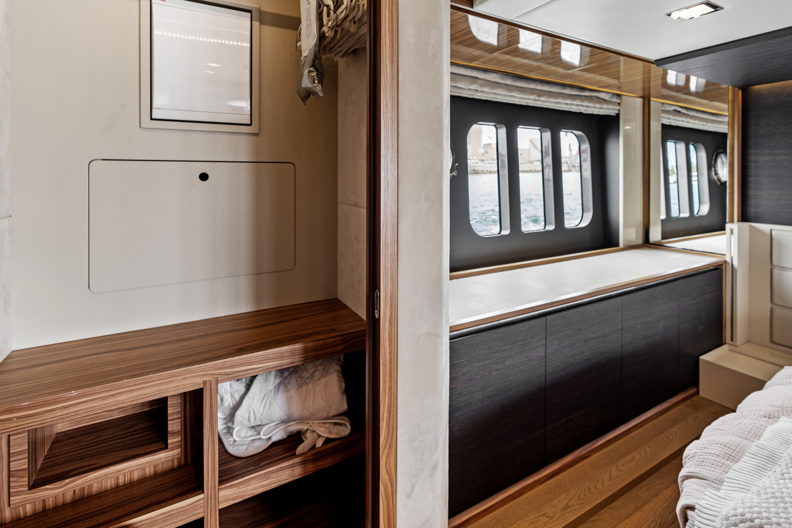 SLIDE 60ft Absolute Yacht For Sale SLIDE 60ft Absolute Yacht For Sale