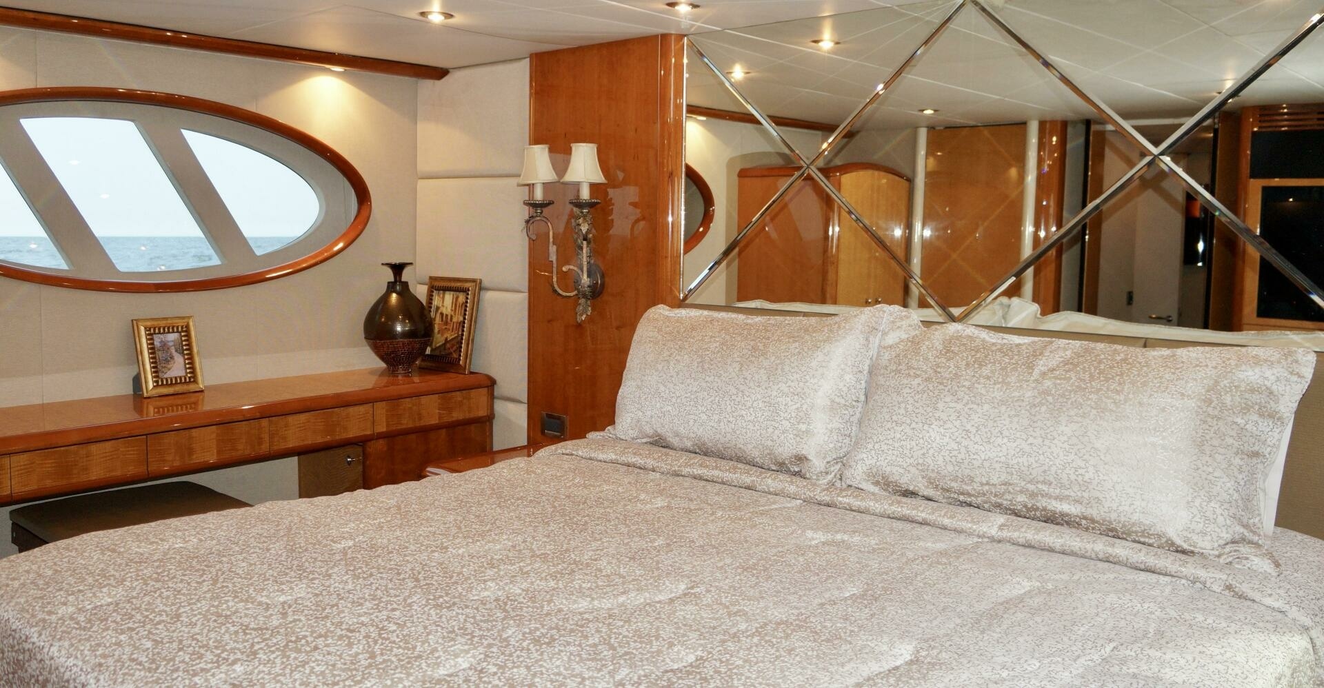 Kathleen 74ft Lazzara Yachts Yacht For Sale