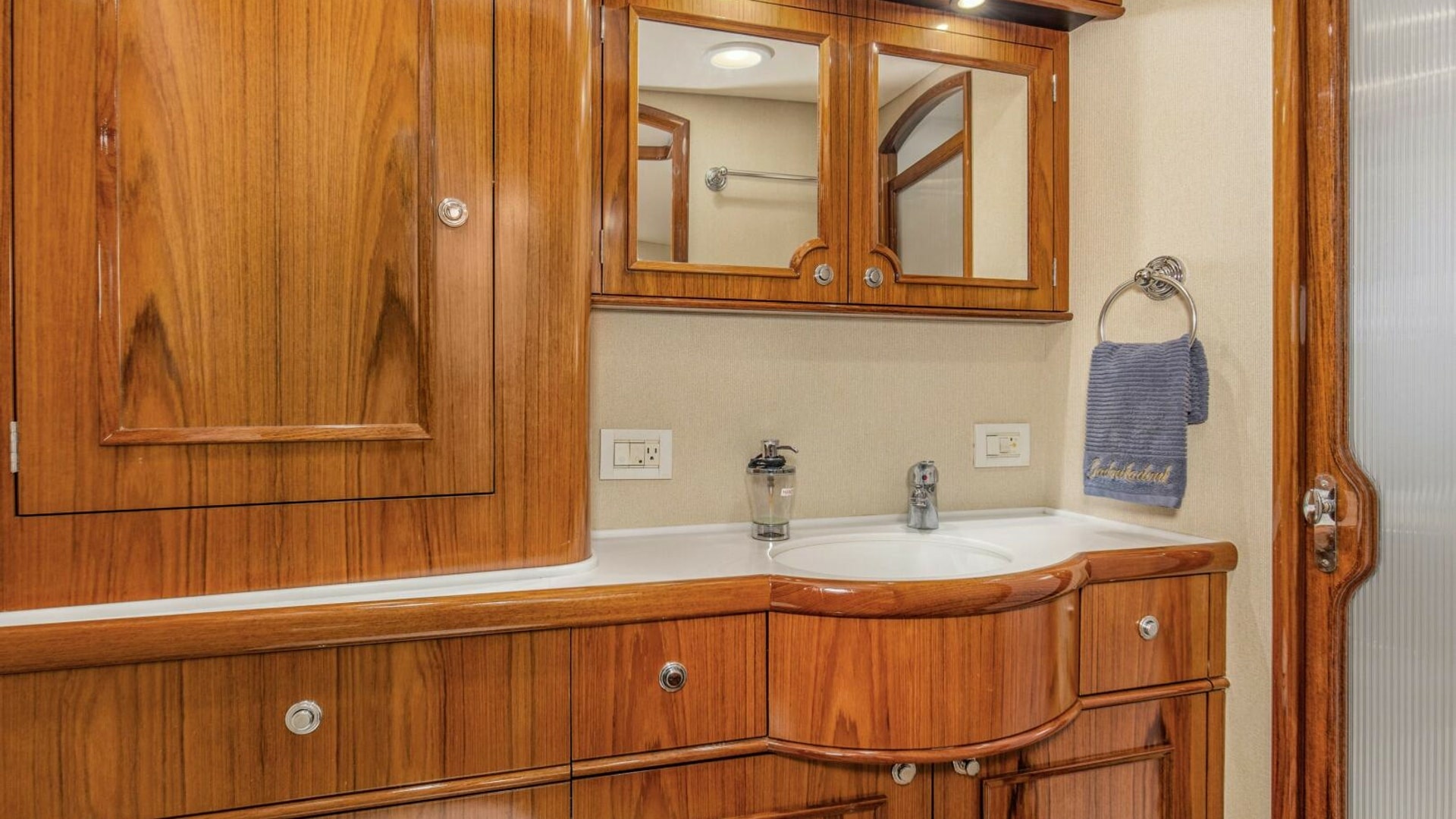Badonkadonk 76ft Whiticar Yacht For Sale