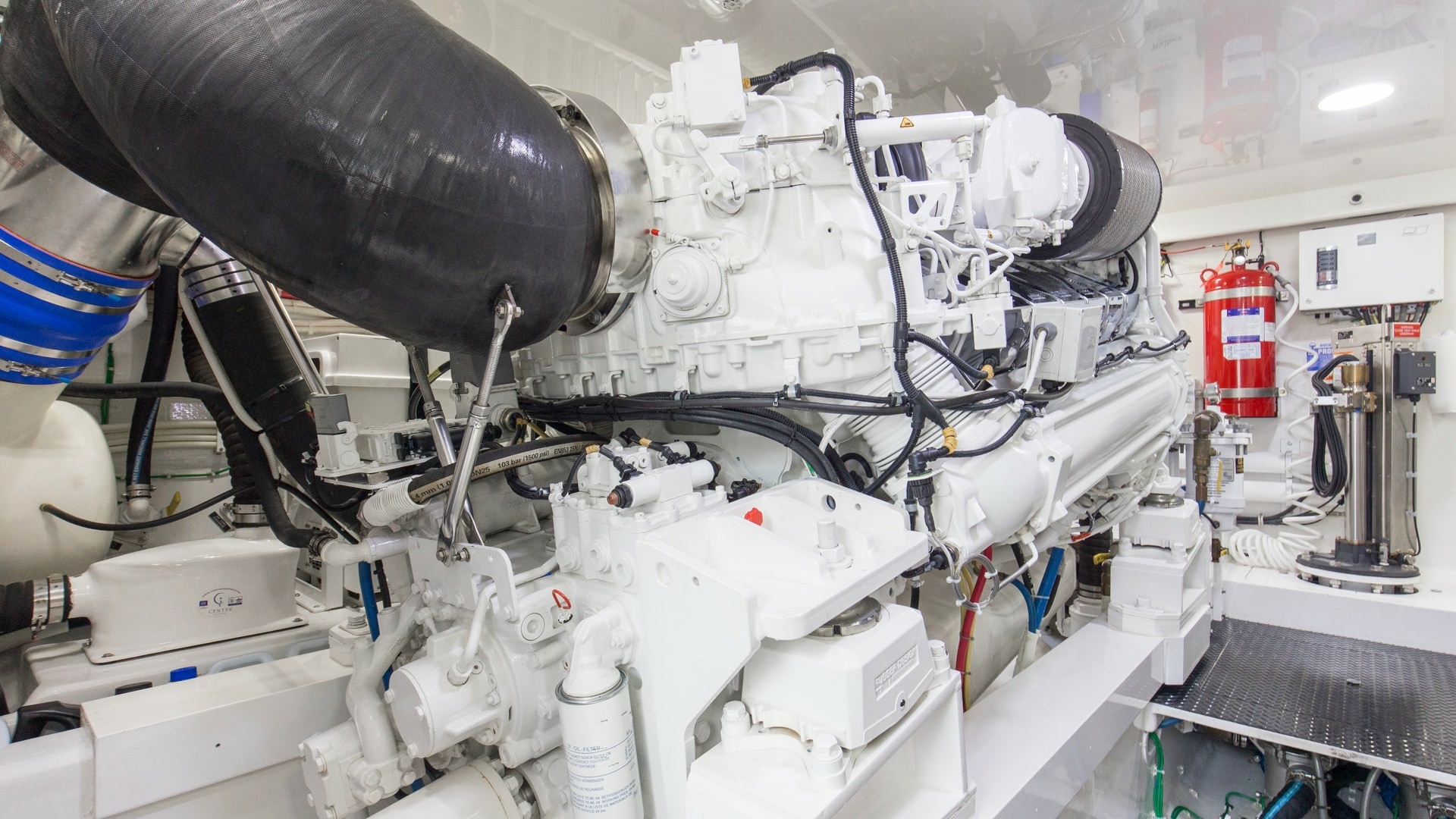 2020 68 Viking Convertible Gunpowder Engine Room (2)