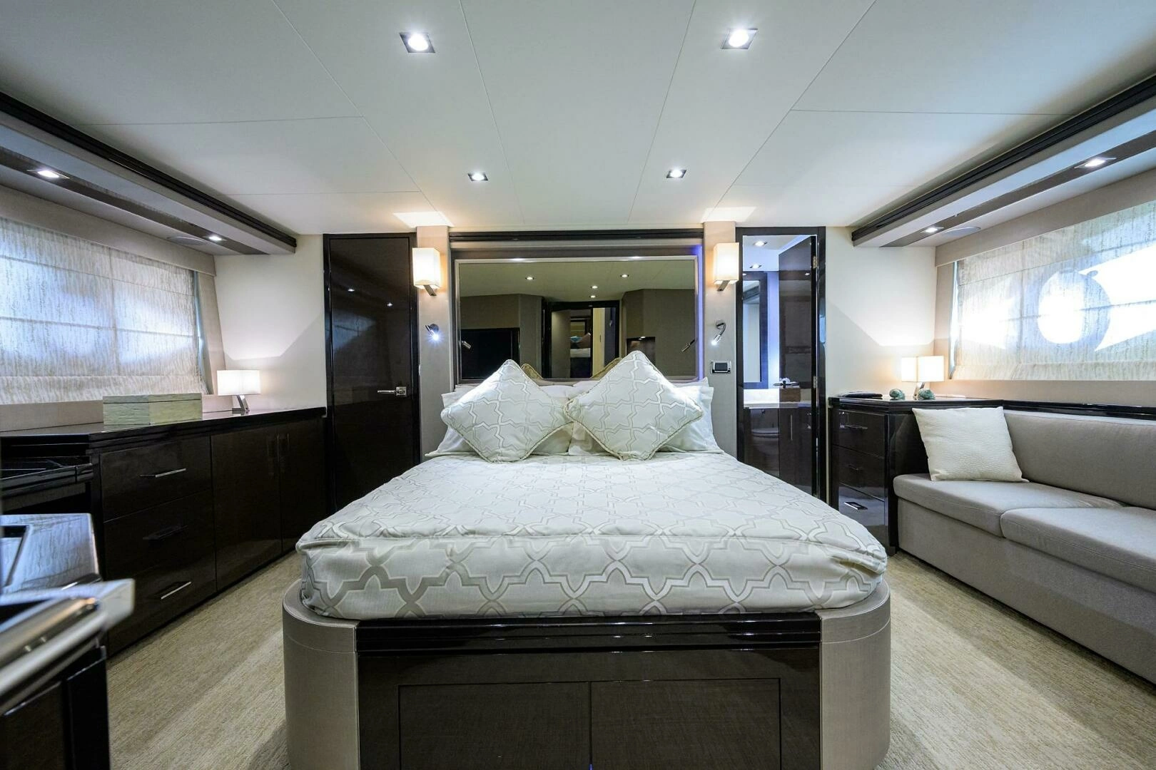 Marquis 660 Sport Yacht Yacht For Sale