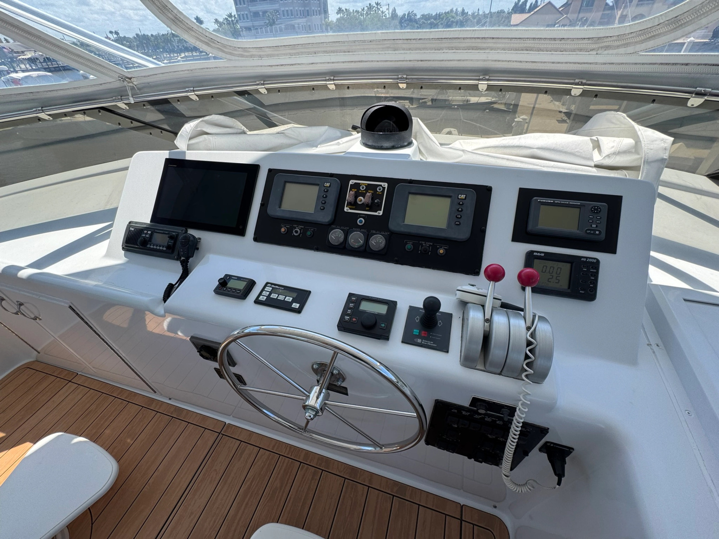 PERFECT LA DEE 75ft Hatteras Yacht For Sale