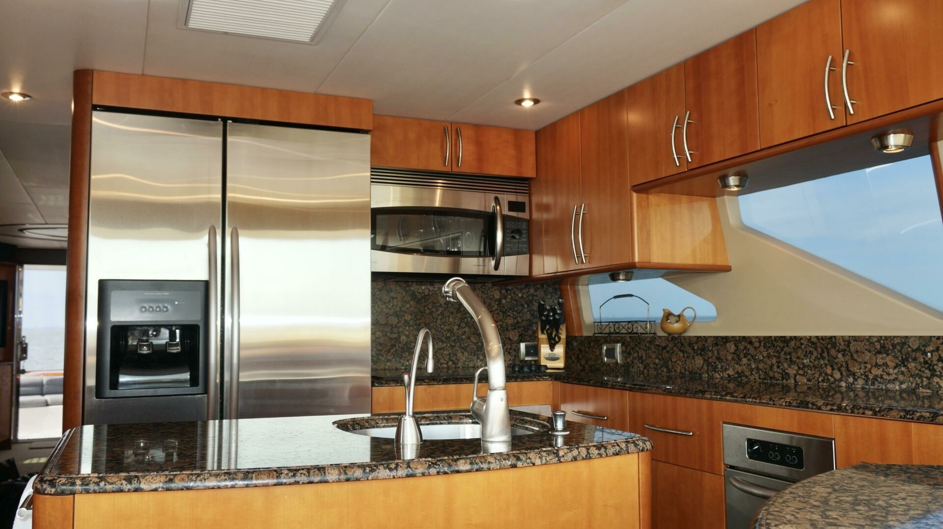 Kathleen 74ft Lazzara Yachts Yacht For Sale