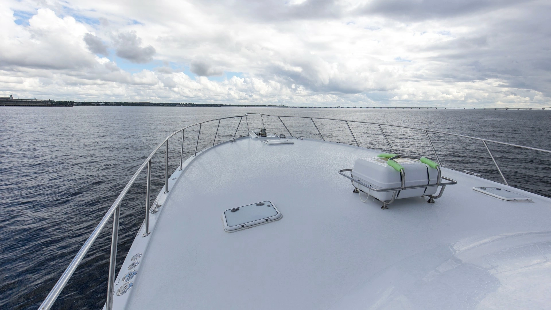 Hatteras 60 Enclosed Bridge Convertible Yacht For Sale