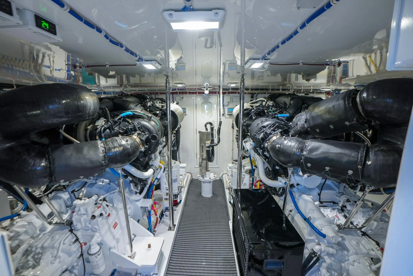 70ft Hatteras Yacht For Sale