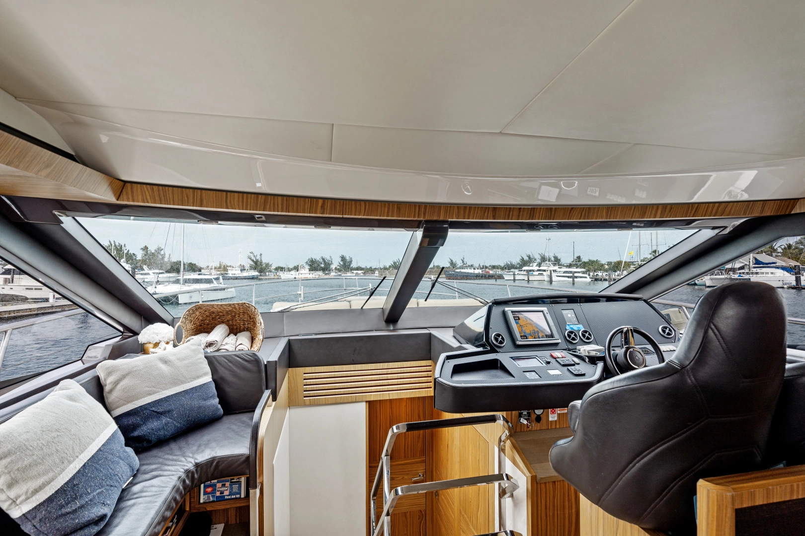Absolute 60 Fly Yacht For Sale