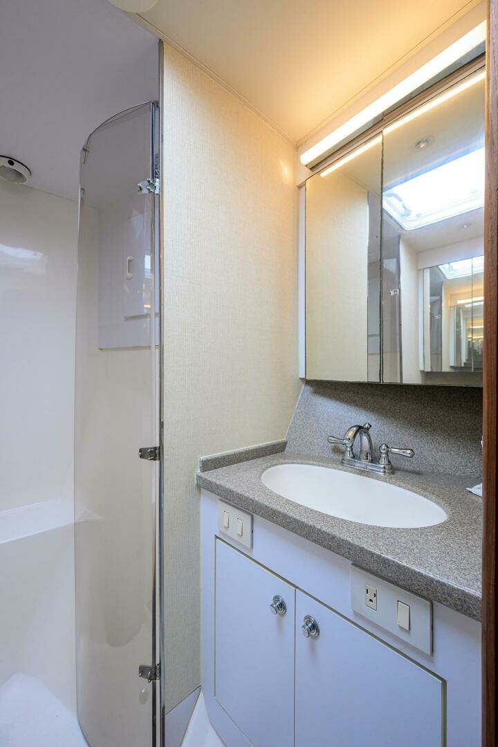 MEMBERS ONLY 56ft Ocean Yachts Yacht For Sale