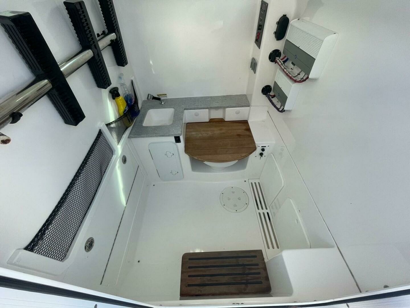 33ft Everglades Yacht For Sale