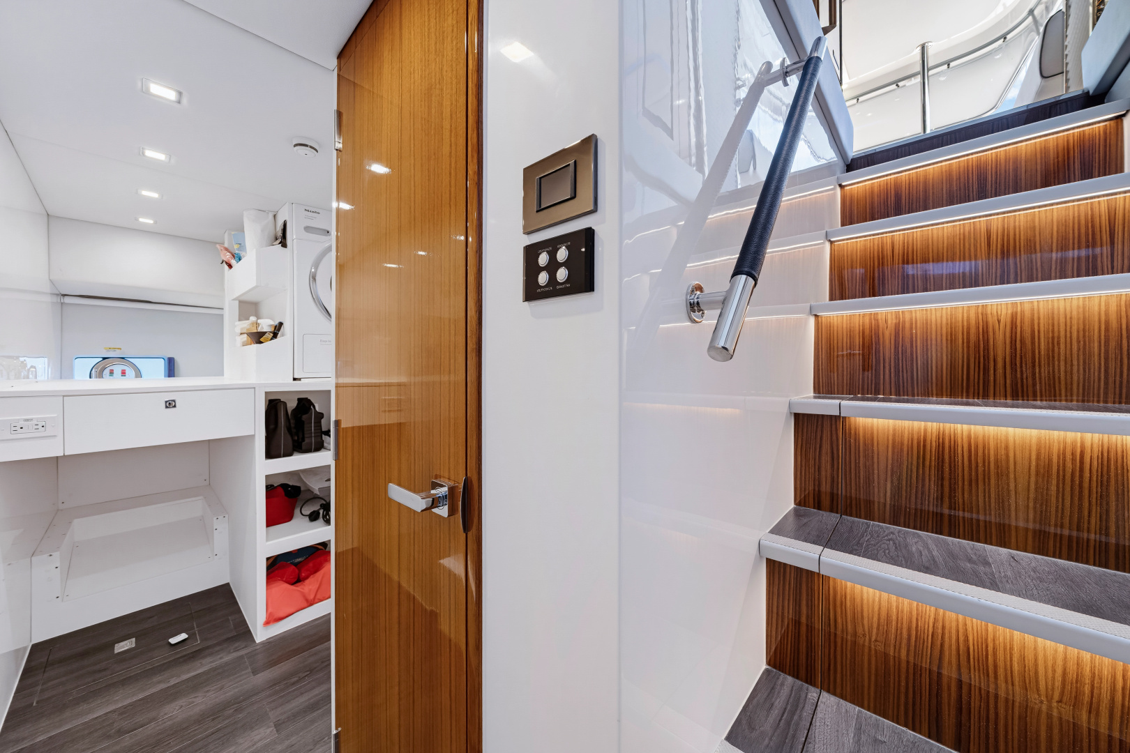 ZERO GRAVITY 72ft Riviera Yacht For Sale ZERO GRAVITY 72ft Riviera Yacht For Sale