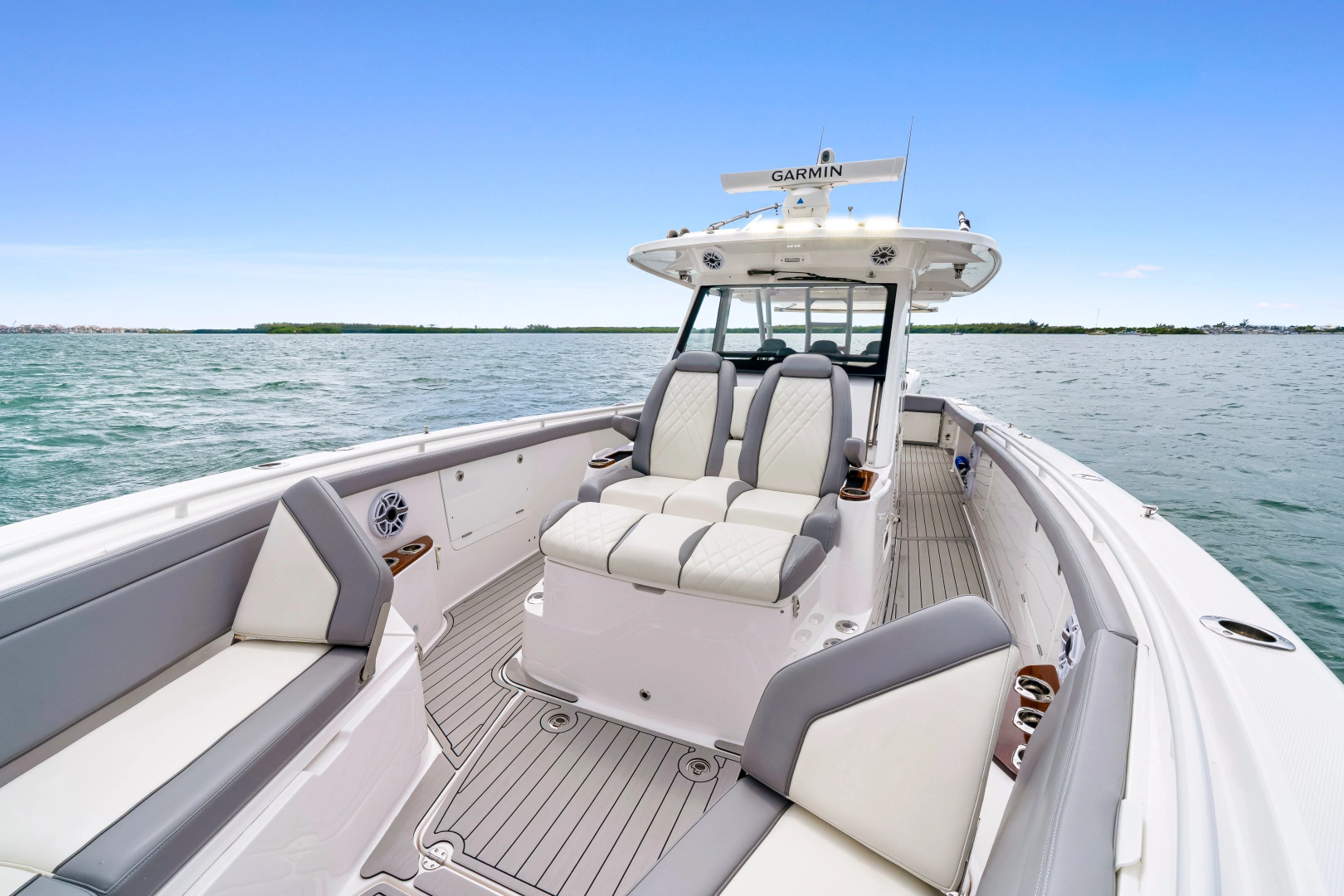 Everglades 395 CC Yacht For Sale