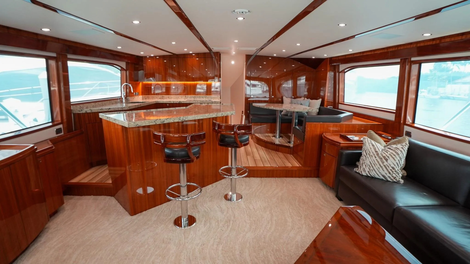 70ft Hatteras Yacht For Sale