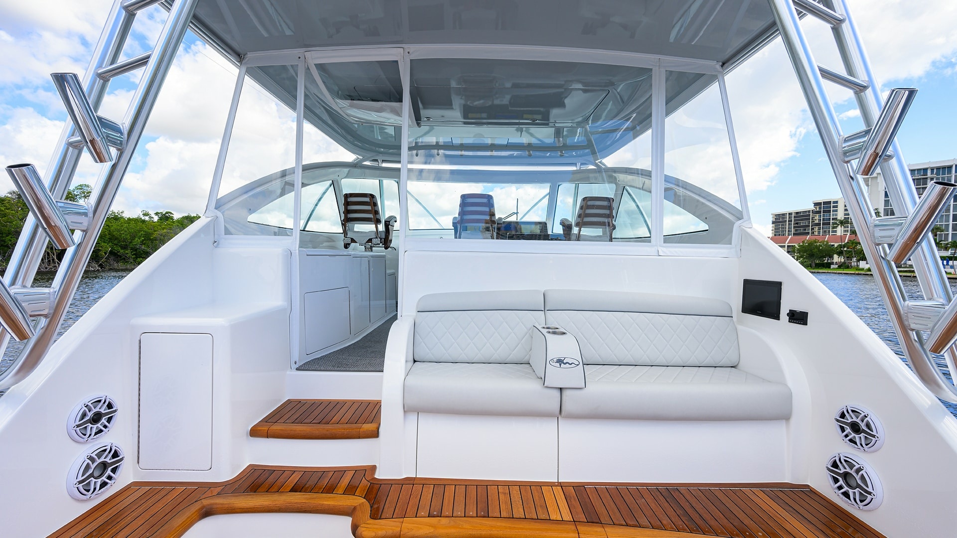 44_viking_reelaxin_cockpit_08