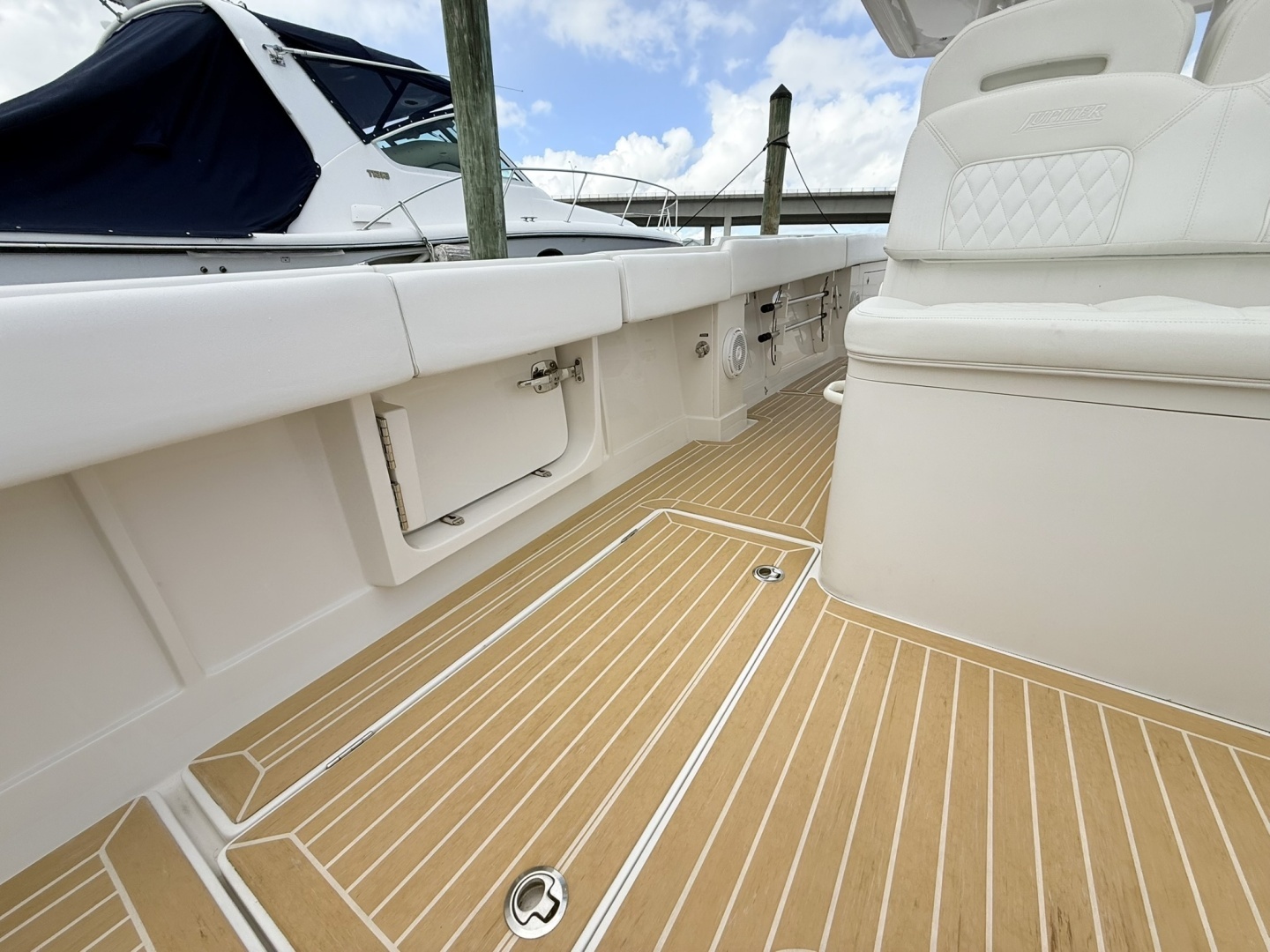 Jupiter 38 - PLAYPEN - Aft Deck