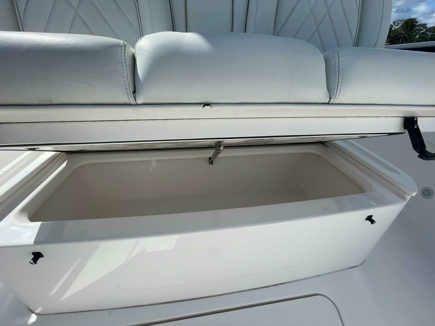 33ft Everglades Yacht For Sale