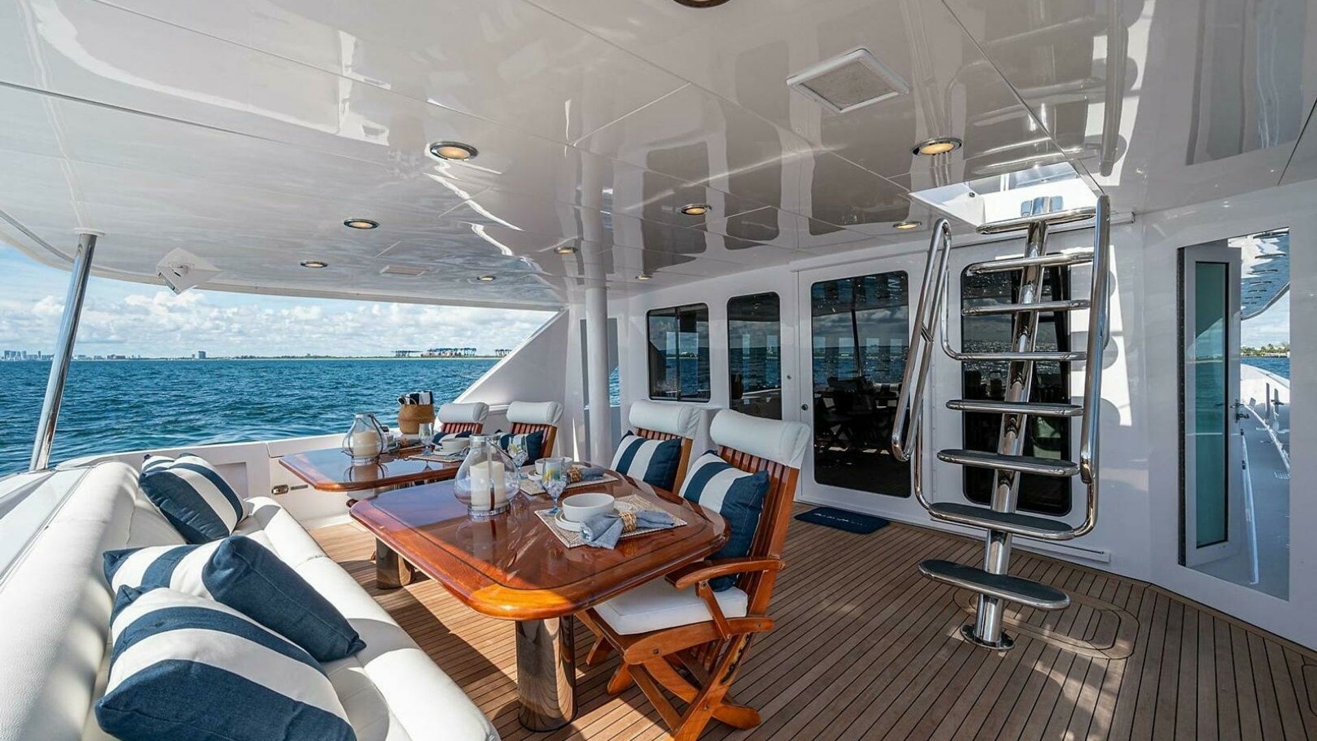 Magnum Ride 100ft Hatteras Yacht For Sale