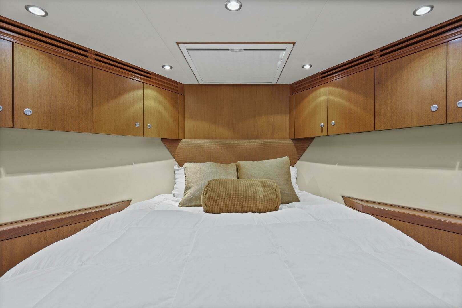 Blacksmith 60ft Hatteras Yacht For Sale